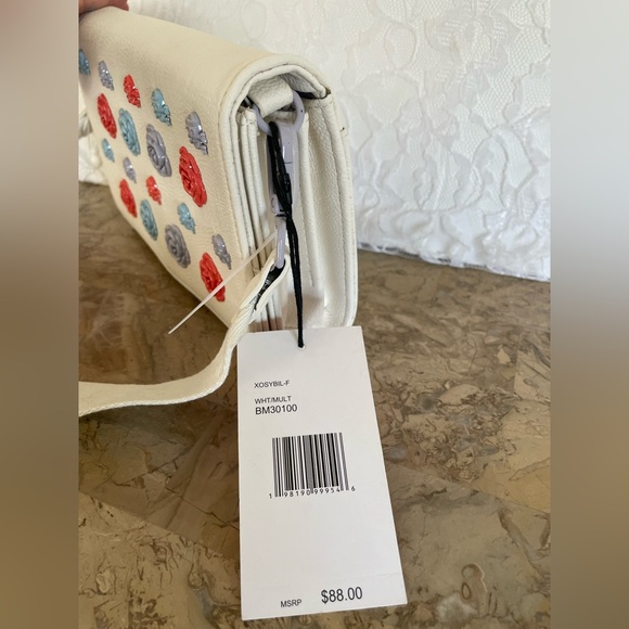 NWT Betsy Johnson white/multicolored acrylic Floral Embossed small crossbody - Picture 5 of 9